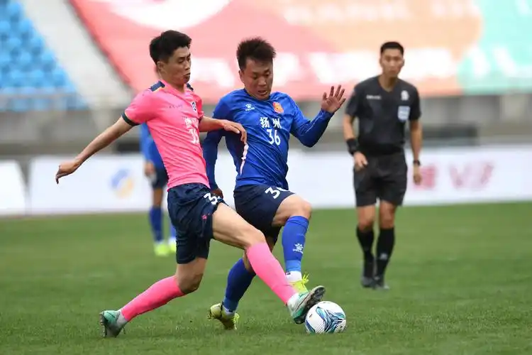 欧冠对决：巴黎圣日耳曼 VS 尤文图斯